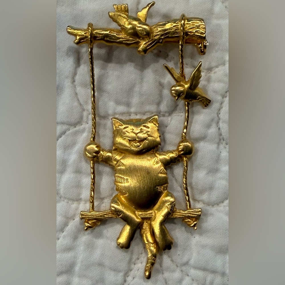 JJ Jonnette Gold Tone Cat and Bird Swing Vibtage Brooch